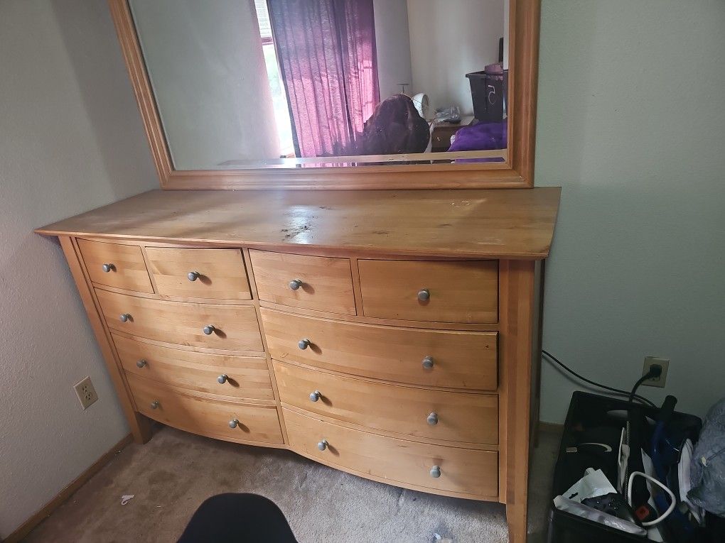 Dresser With Mirror And 2 Nightstands!!