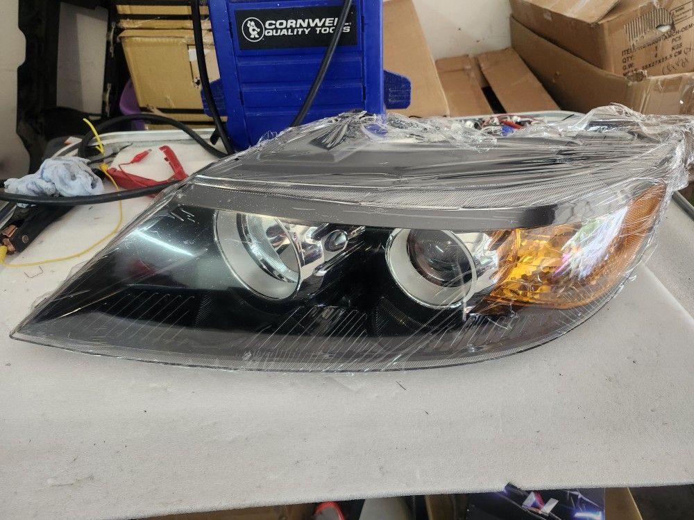 2011 - 2013 Kia Sorrento  Headlight  Driver Side