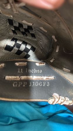 Softball glove