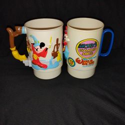 2 Vintage Old Walt Disney's World On Ice - Mickey Mouse Super 3-D Mugs
