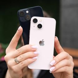 iPhone 13 128GB Unlocked 