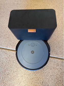 iRobot Roomba Vacuum with Clean Base Self-Empty Docking Station