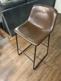 Set of bar stools - includes 4