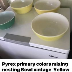 Pyrex Primary Colors Nesting Mixing Bowls Yellow Or Green $25 Each