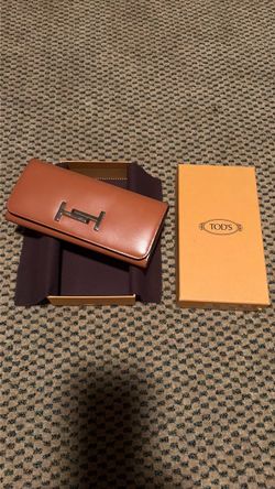 Tod’s ladies leather clutch wallet and card holder