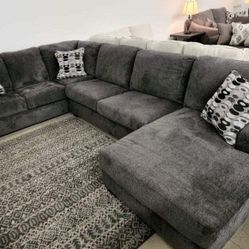 3 PIECES SECTIONAL COUCH 