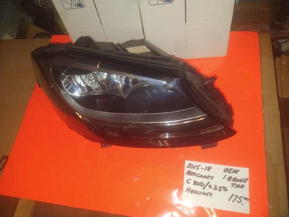 2015 To 2018 Mercedes C300 Or C350 Passenger Side Headlight OEM Part One Broke Tab