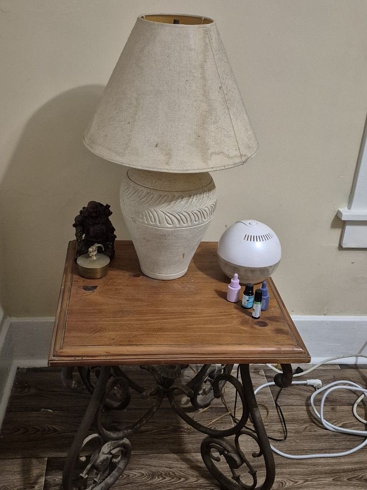 2 End Tables 2 Lamps