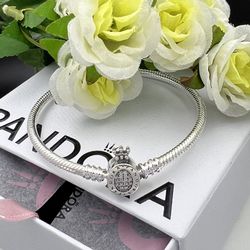 Pandora style bracelet !! 925 sterling silver. Bracelet size: 7.5" in .19cm."with box".