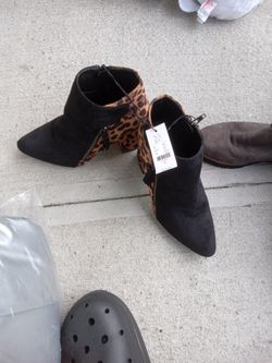 Leopard Shoes Size 8 Never Worn Original Price $70 Selling For 25 Are The Shoes $20 Size 7 And A Half