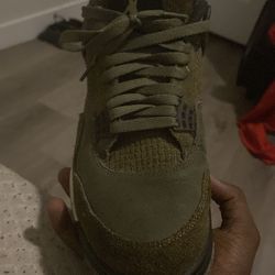 Jordan 4 olives size 9.5 men