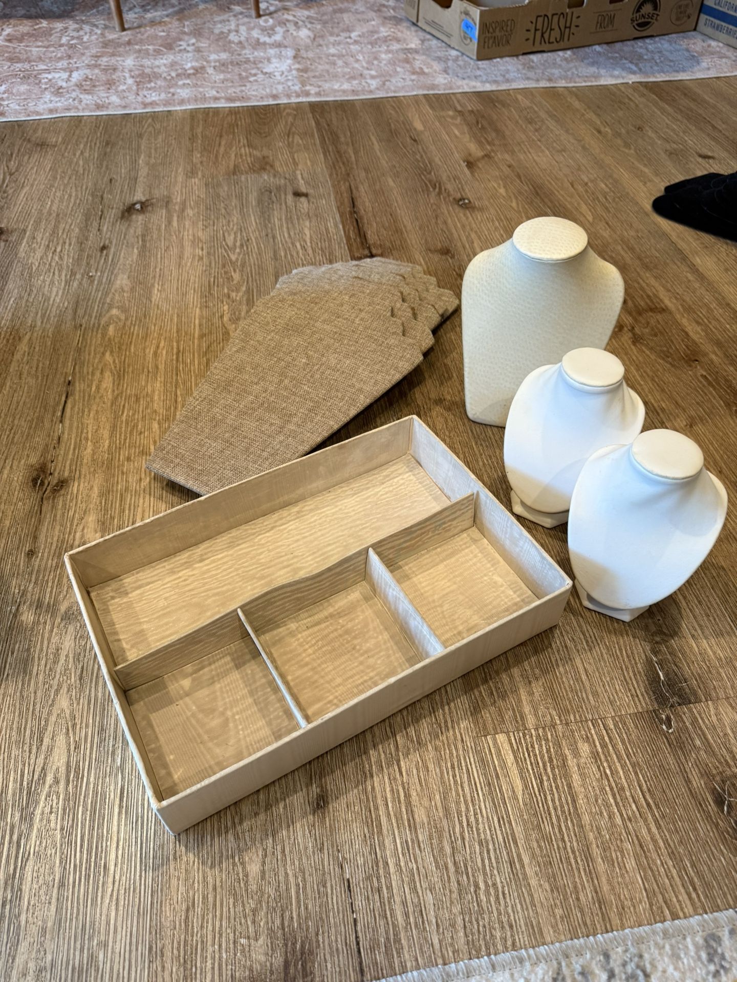 9 Jewelry Displays 5 Burlap necklace Stands 1 Bracelet Box 3 Busts