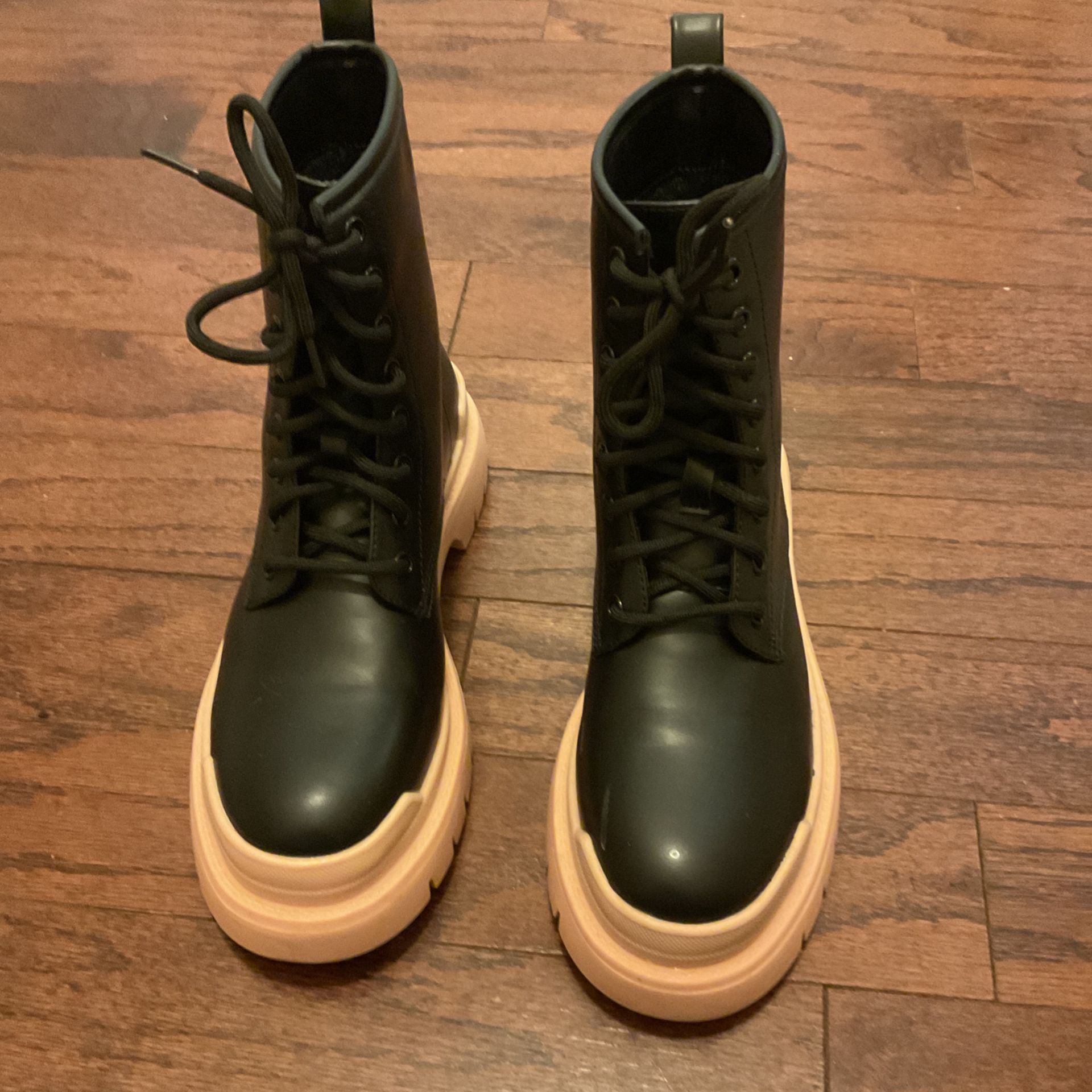black/pink  combat boots with lace up strings