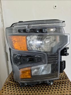 Passenger-side (right) halogen headlight for a Chevrolet Silverado 1500 pickup truck (2022–2025 models).