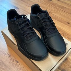 Men’s Slip Resistant Restaurant Shoes, Brand New With Box Size 12