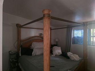 King bed frame solid and heavy. It comes apart