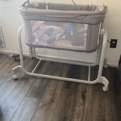 Baby Crib Bed 40$