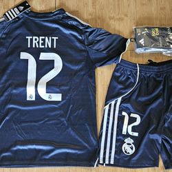 2025 real madrid Away kids size

ALEXANDER ARNOLD TRENT #12

Full kit

Comes with jersey, shorts and socks 

Size available:
#22 5/6 years old
#24 6/8