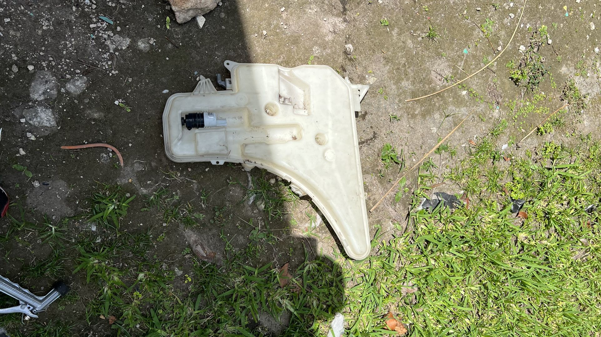 Bmw E90 E92 Windshield Washer Reservoir