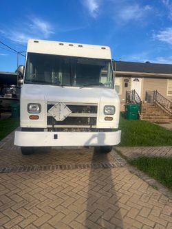 2000 freightliner mt45 delivery truck
