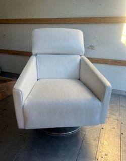 White Italian leather - Natuzzi style swivel chair