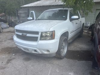 2011 Chevy Avalanche, Full Part Out Good Parta 