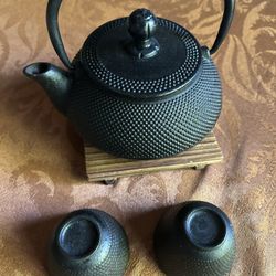 Japanese Iron Kettle Set With 2 Cups 
