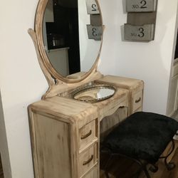 Dresser / Vanity