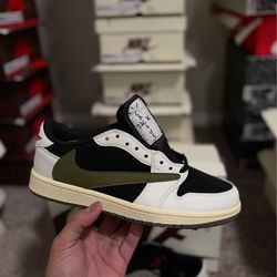 SIZE 8 TRAVI$ $COTTS NIKE COLLABS 😊✌️