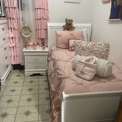 Furniture Set Bed Brame And Dresser And Small Shelf $450