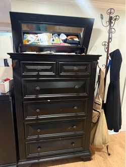 Dresser set