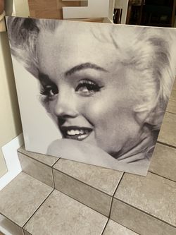 Marilyn Monroe wall art 26 x26. Canvas