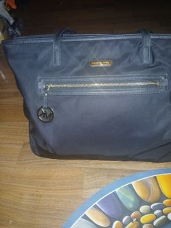 Medium Sze Michael Kors purse..