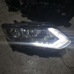2017 To 2020 Nissan Rogue Right Headlight