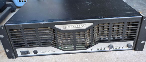 Crown Ultra-Tech 2020 Power Amplifier