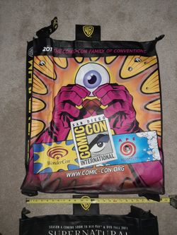 Comic Con 2011 Big Swag Bag with carry strap $15