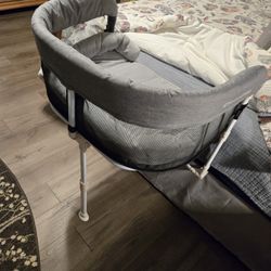 “LIKE NEW” Close To Me Elevated Pet Bed