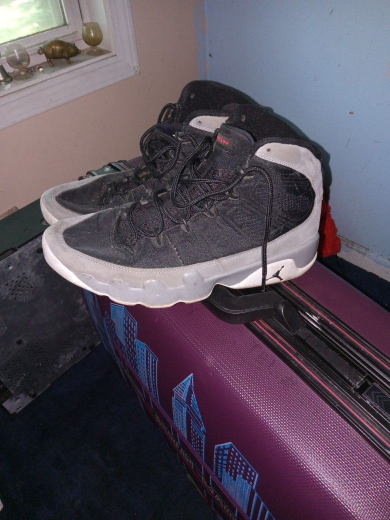 AIR. JORDAN SIZE. 8.5