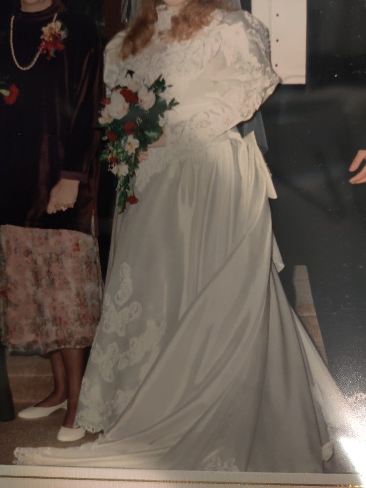 Wedding Dress And Veil Size 18