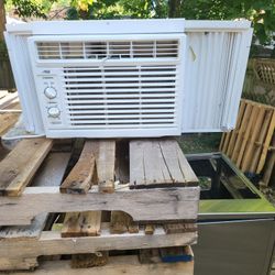 Arctic King 5000 BTU Window A/C Unit