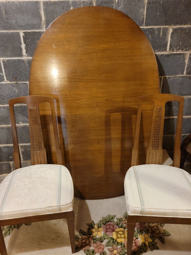 Diner table 6 chairs good condition very clean 250