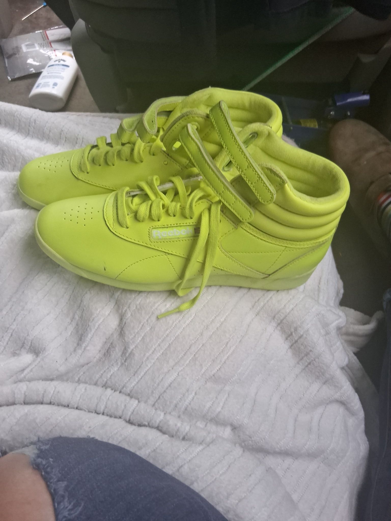 Neon Pumas