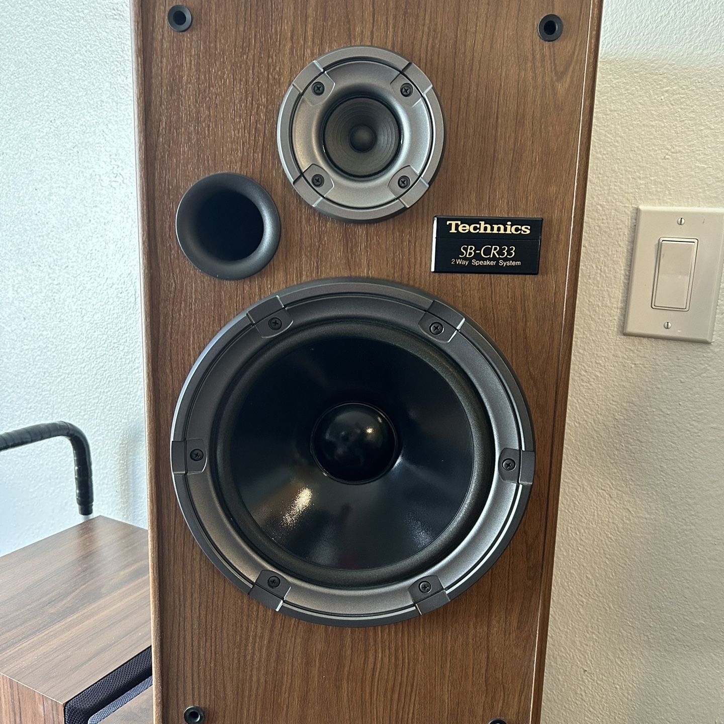 VINTAGE TECHNICS SB-CR33 2-Way SPEAKERS - Simulated Wood Cabinet