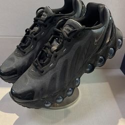 NIKE AIR MAX DN8 “BLACK METALLIC DARK GREY”