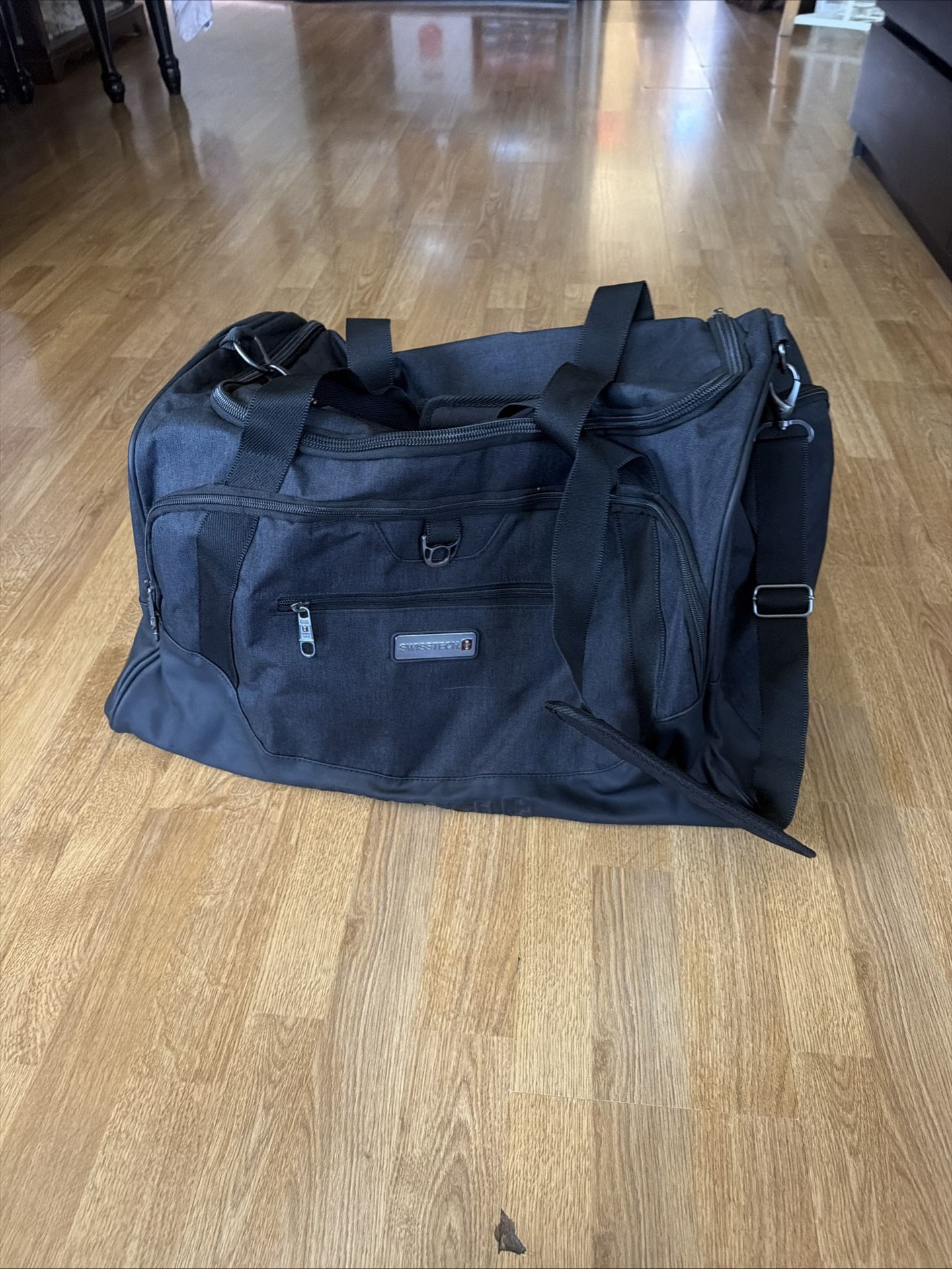 Swiss Tech Vacation Travel Bag (Black)