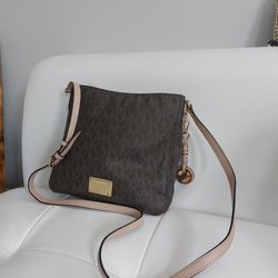 Michael Kors Jet Set Travel Messenger Crossbody