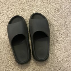 Yeezy Slides Size 12