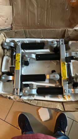 Hydraulic vehicle position jack