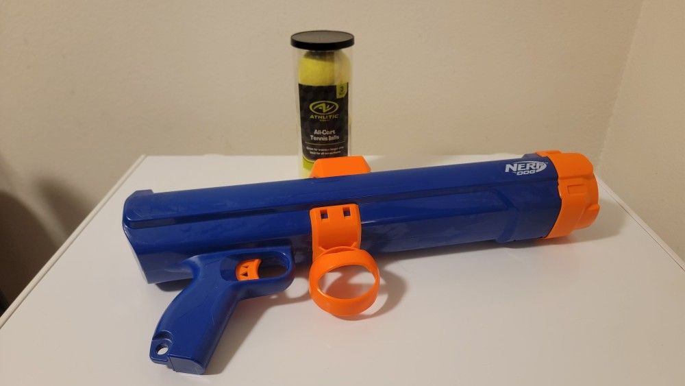 Nerf Dog Blaster with 3 Tennis Balls