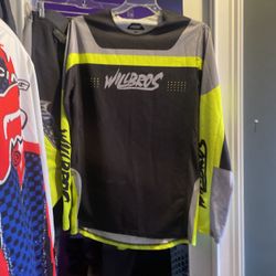 Fox Dirt  Bike Gear and Wild Birds. 